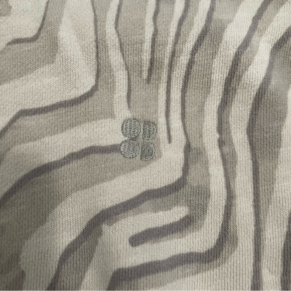 Sweaty Betty Essential Animal Print Hoodie Gray Size Medium - Picture 4 of 10
